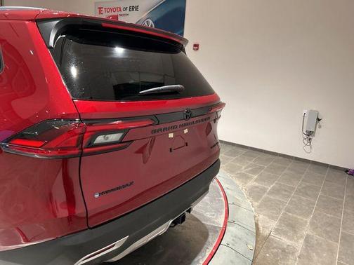 Pearl 2026 Toyota Grand Highlander Hybrid Platinum MAX