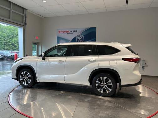 2021 Toyota Highlander Hybrid XLE