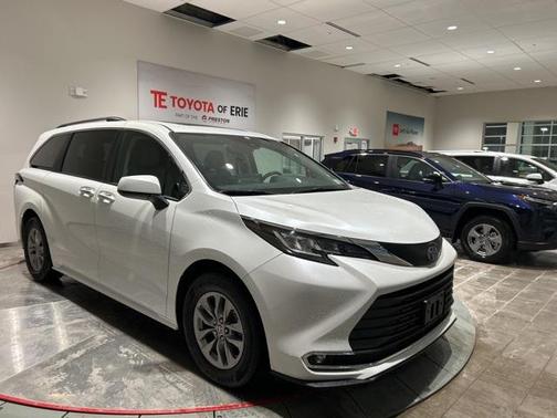 2022 Toyota Sienna XLE