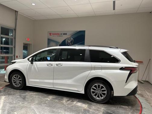 2022 Toyota Sienna XLE