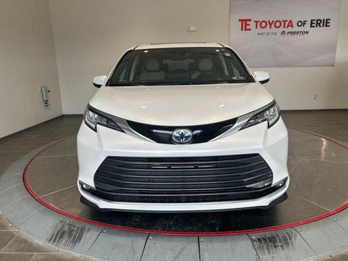 Wind Chill Pearl 2024 Toyota Sienna Limited