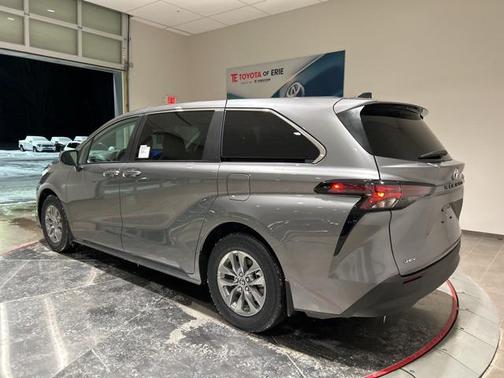 2026 Toyota Sienna LE