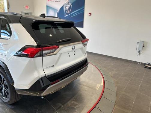 2024 Toyota RAV4 Hybrid SE