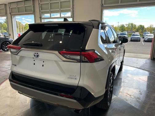 2024 Toyota RAV4 Hybrid SE