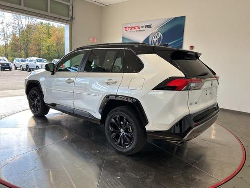 2024 Toyota RAV4 Hybrid SE
