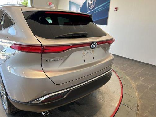 Titanium 2022 Toyota Venza XLE