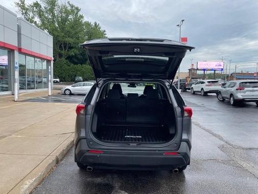 Photo 5 of 21 of 2019 Toyota RAV4 LE