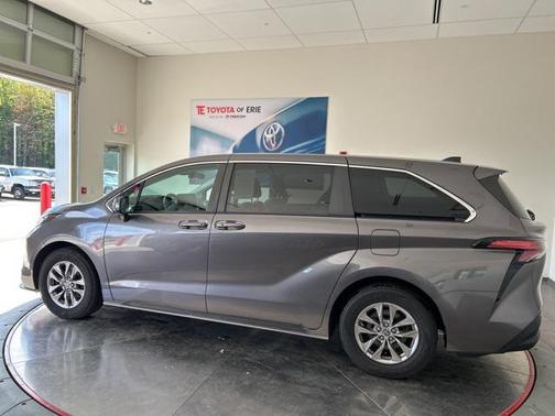 2021 Toyota Sienna LE