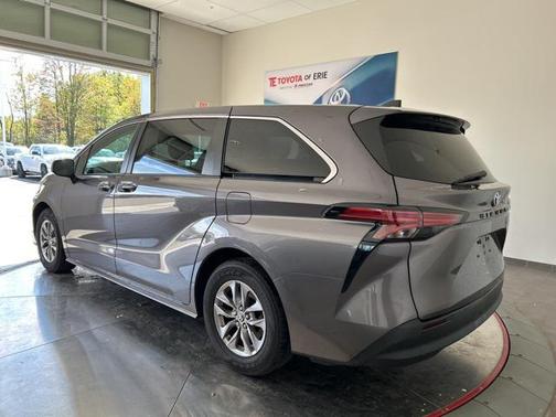 2021 Toyota Sienna LE