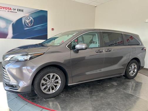 2021 Toyota Sienna LE