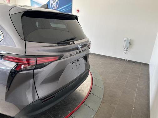 2021 Toyota Sienna LE