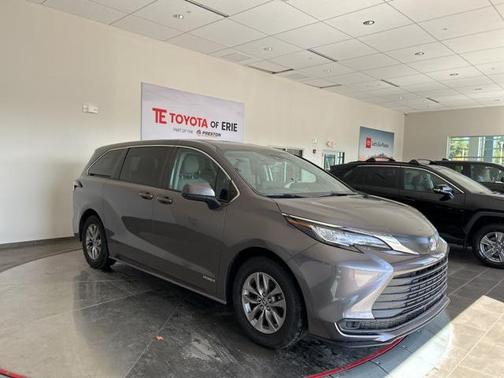 2021 Toyota Sienna LE