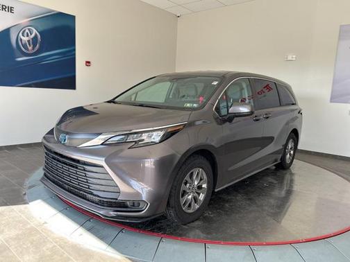 2021 Toyota Sienna LE