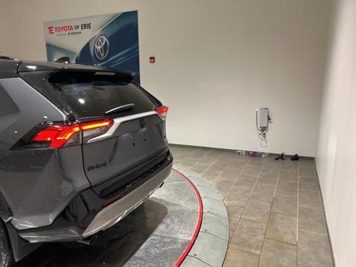 2025 Toyota RAV4 Hybrid SE