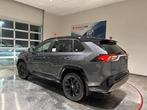 2025 Toyota RAV4 Hybrid SE