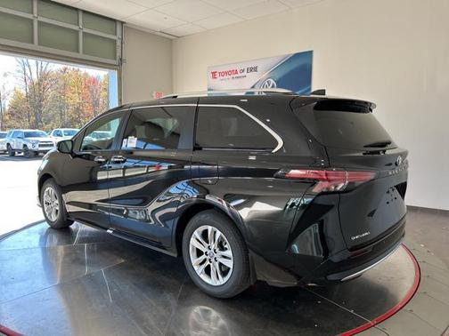 2025 Toyota Sienna Limited