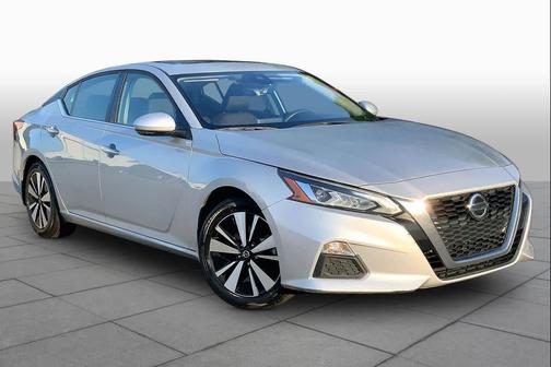 Brilliant Silver Metallic 2022 Nissan Altima 2.5 SV