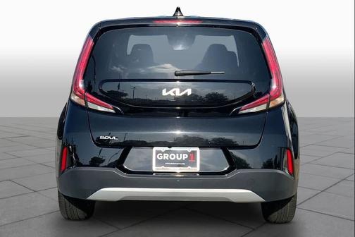 Fusion Black 2024 Kia Soul LX