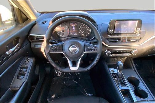 Glacier White 2022 Nissan Altima S FWD