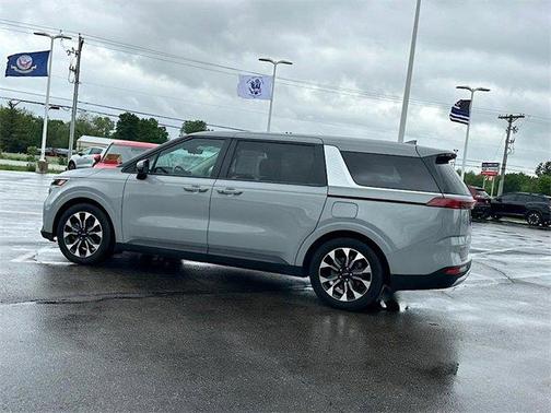 2023 Kia Carnival EX