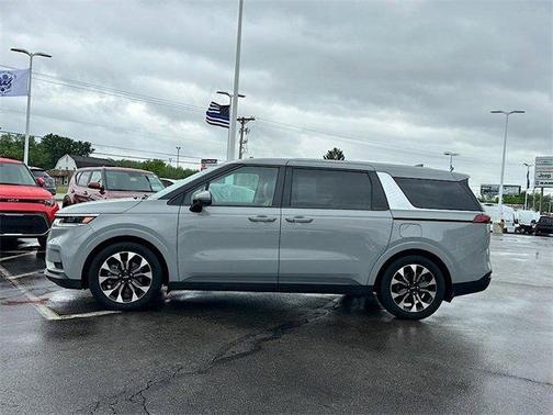 2023 Kia Carnival EX