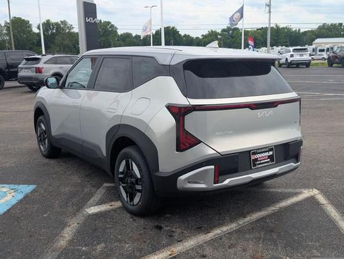 Ivory 2027 Kia Seltos LX