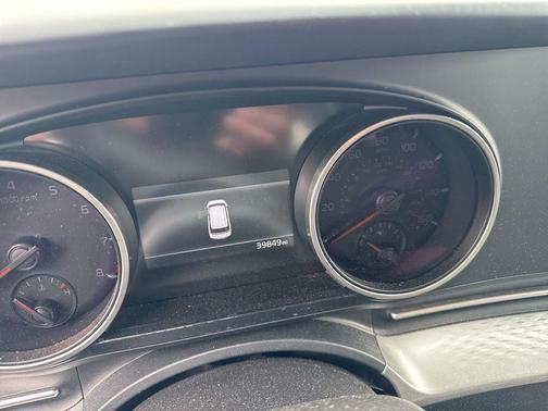 Metal 2024 Kia Carnival LX