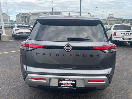 2022 Nissan Pathfinder SL