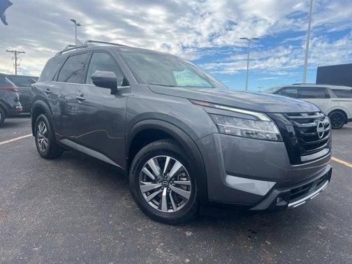 2022 Nissan Pathfinder SL