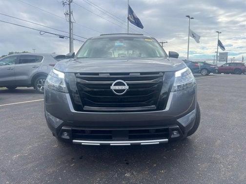 2022 Nissan Pathfinder SL