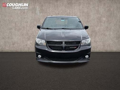 Brilliant Black Crystal Pearlcoat 2019 Dodge Grand Caravan GT