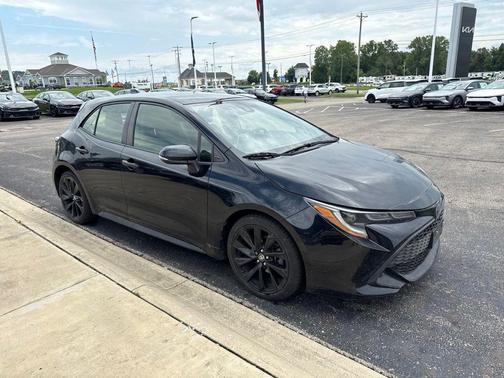 Midnight Black Metallic 2021 Toyota Corolla Hatchback SE