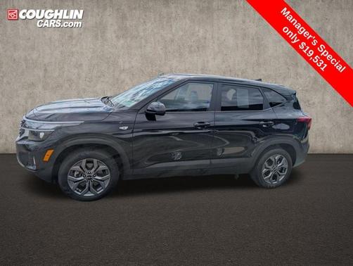 Fusion Orange 2024 Kia Seltos LX