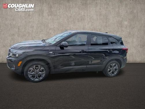 Fusion Orange 2024 Kia Seltos LX