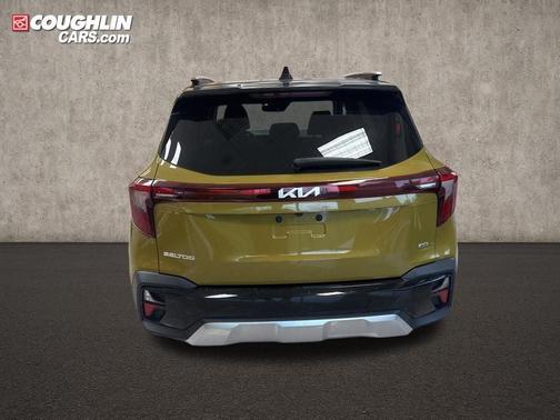 Green / Black 2024 Kia Seltos S