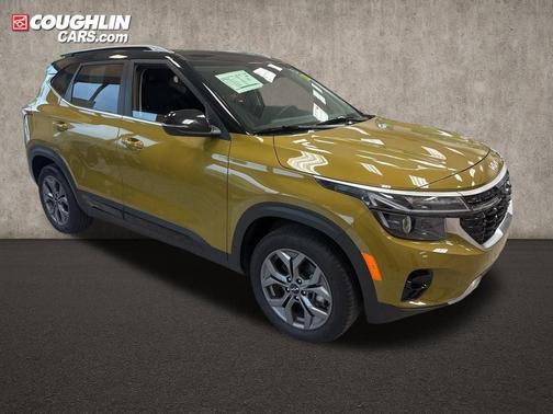 Green / Black 2024 Kia Seltos S