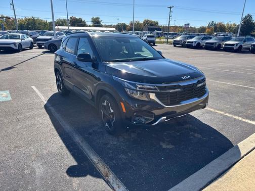 Fusion Black 2024 Kia Seltos EX