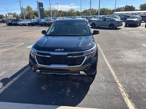 Fusion Black 2024 Kia Seltos EX