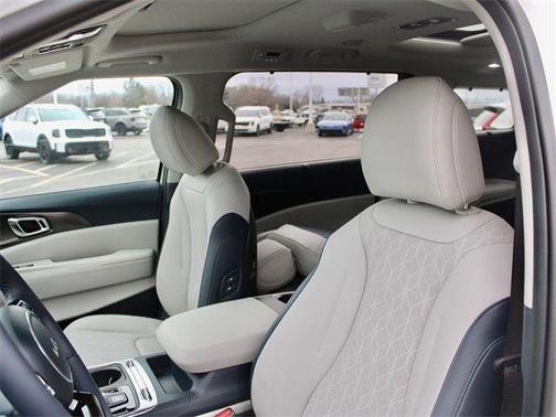 2025 Kia Carnival Hybrid SX