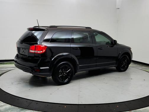 Black 2019 Dodge Journey SE