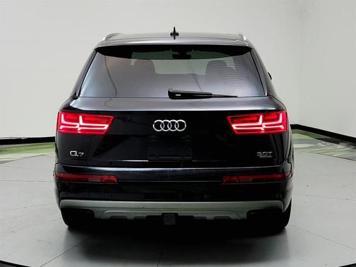 Black 2017 Audi Q7 3.0T Prestige