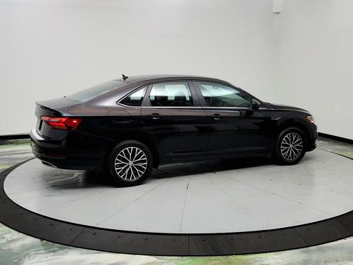 Blue 2019 Volkswagen Jetta 1.4T R-Line