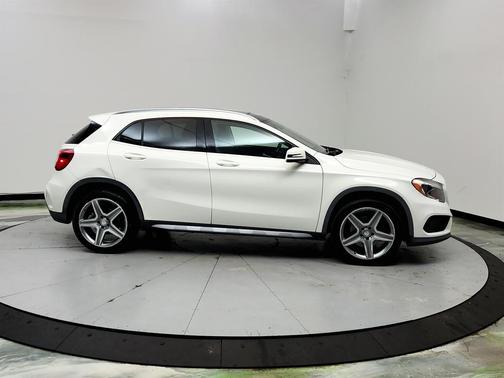 White 2015 Mercedes-Benz GLA-Class GLA 250