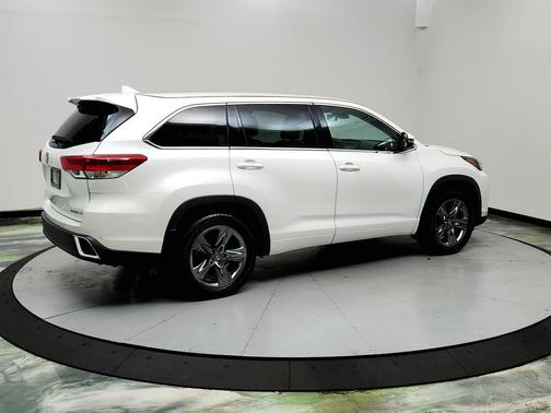 White 2017 Toyota Highlander Limited
