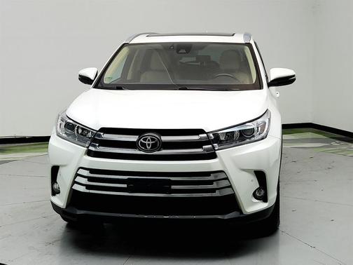White 2017 Toyota Highlander Limited