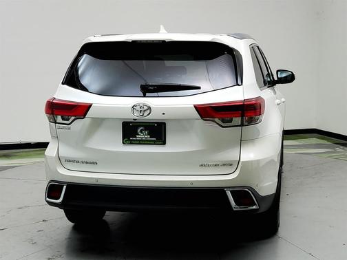 White 2017 Toyota Highlander Limited