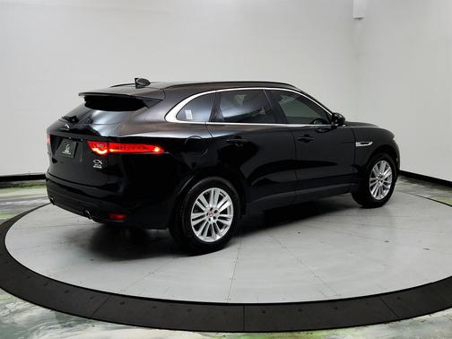 2017 Jaguar F-PACE 35t Prestige