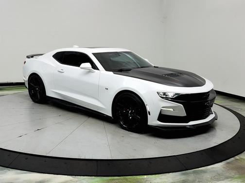 White 2019 Chevrolet Camaro 2SS