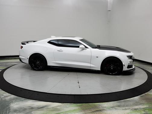 White 2019 Chevrolet Camaro 2SS