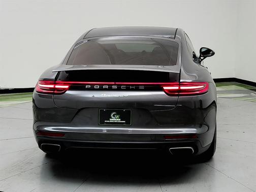 2017 Porsche Panamera 4
